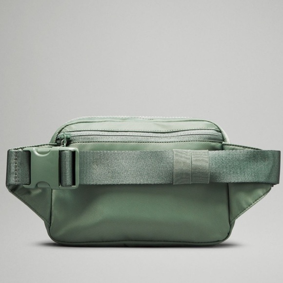 NWT Lululemon Everywhere Belt Bag Large 2L - Picture 2 of 12